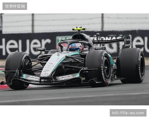 在《F1 25》游戏的2026赛季数据更新中，诺里斯和新秀安东内利的评分均获得显著提升，反映了外界对其表现的高度认可。